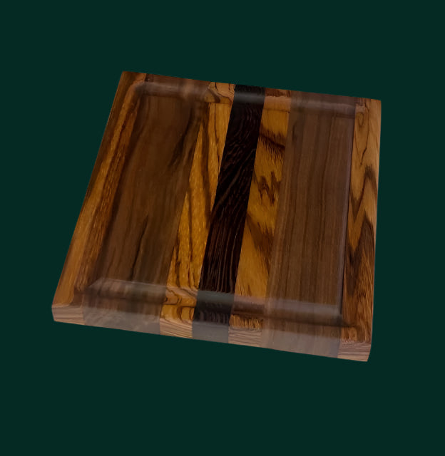 Cutting board w/ juice groove. 8" x 9"